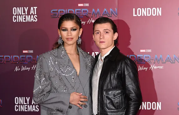 ޒެންޑަޔާ އާއި ޓޮމް ކައިވެނިކުރި ކަމަށް ބުނާ އަޑުތަކެއް