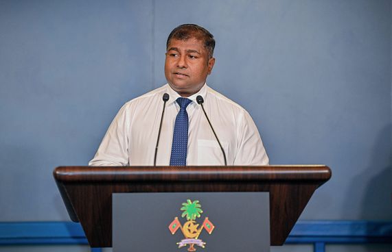 ދިވެހިބަހުގެ މިނިސްޓްރީގެ މުވައްޒަފުން ރައީސްގެ އަރިހަށް