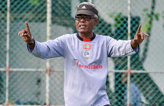 ވެލެންސިއާ އެކަޑަމީއާ އެކު ބޮޑުހީނާ އަލުން ކޯޗިން އަށް