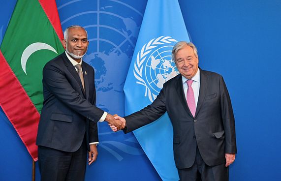 ރައީސް، ގުޓާރޭޒްއާ ބައްދަލުކުރައްވައިފި