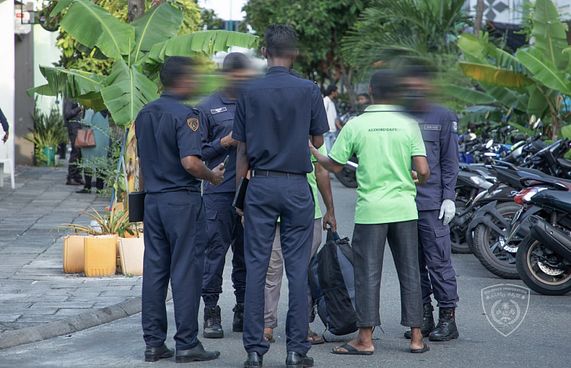 "ބައްޔެއްހުރި ބިދޭސީއަކު ފިލައިގެން ރިޕޯޓެއް ނުކުރޭ"