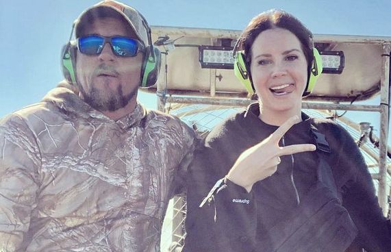 ލާނާ ޑެލް ރޭ ކައިވެނިކޮށްފި