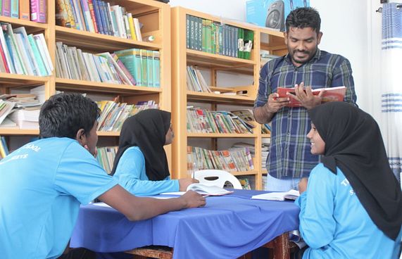 ފަތުހުﷲ: ދަރިވަރުންނާއި ޓީޗަރުންގެ ދިވެހި ޓީޗަރު