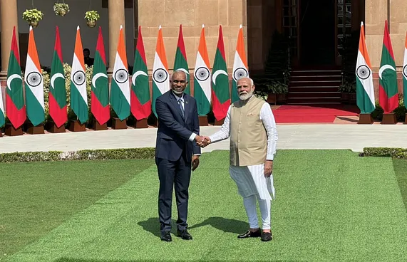 ރިޒާވް އިތުރުވުމުން އިންޑިއާއަށް ހިތްހަމަޖެހުން!