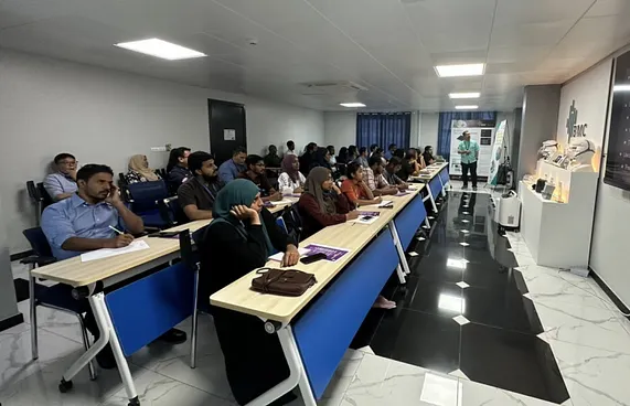ޑޮކްޓަރުންގެ 60 ޕަސެންޓަކީ އަދިވެސް ބިދޭސީން: ގީލާ