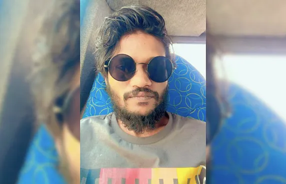 އިންޑިއާގައި ތާށިވެފައި ހުންނަތާ 12 އަހަރު!