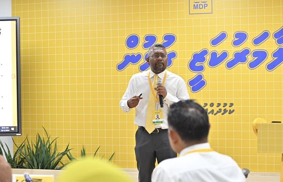 ސަރުކާރުން އުޅެނީ ކައުންސިލްތަކުގެ އިތުބާރު ގެއްލުވާލަން
