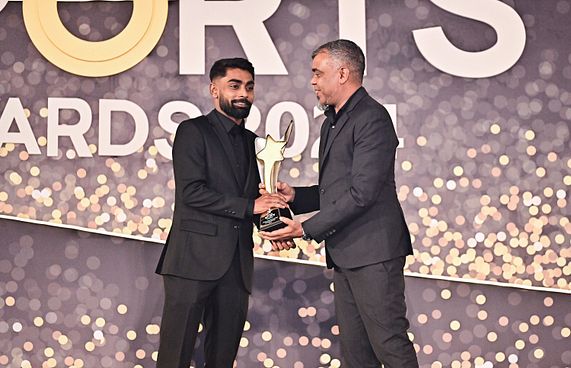 އެންމެ މޮޅު ފުޓްބޯޅަ ކުޅުންތެރިޔަކީ ރިޒޭ