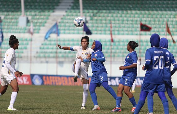 ލަންކާ އަތުން ބަލިވެއްޖެ، ދެން އޮތީ ވަރުގަދަ ނޭޕާލާ