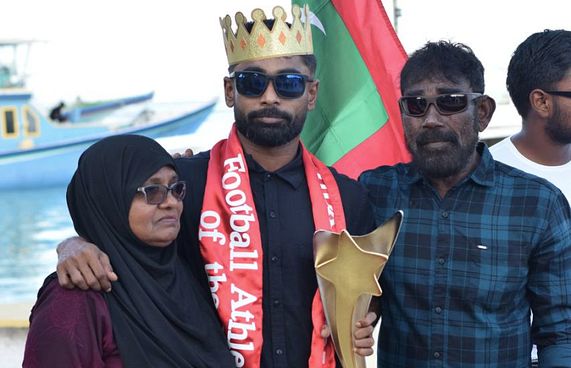 އެވޯޑް ހޯދި ރިޒޭއަށް އަމިއްލަ ރަށުން ހޫނު މަރުހަބާއެއް