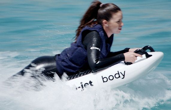 ސީގިއާ އިން މޯޖެޓް އިލެކްޓްރިކް ޖެޓް ބޯޑް ނެރެފި