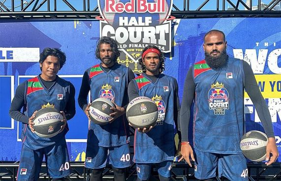 އަންރޭންކްޑް އިން އެމެރިކާގައި އަމާޒަށް ވާސިލުވެއްޖެ