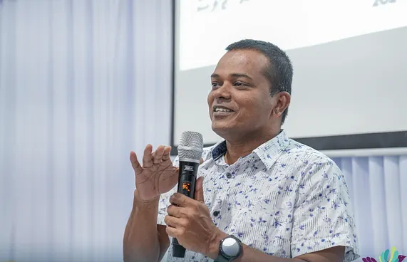 ބްލޮކްގްރާންޓުން މުވައްޒަފުންގެ މުސާރަ ވެސް ނުދެވޭނެ: ނިޒާރު