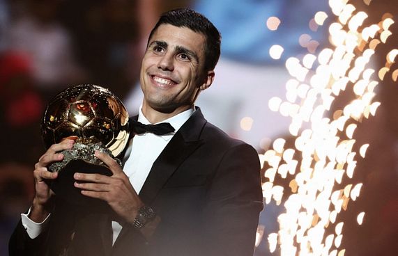 ބެލޮންޑިއޯ ރޮޑްރީ އަށް، ރެއާލުން ހަފުލާ ބޮއިކޮޓްކޮށްފި