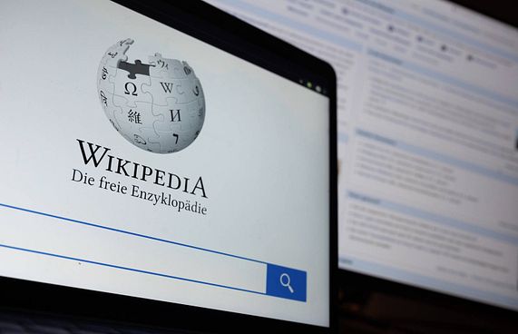 އިންޑިއާގައި ވިކިޕީޑިއާ ބޮޑު މައްސަލަގަނޑެއްގެ ތެރެއަށް