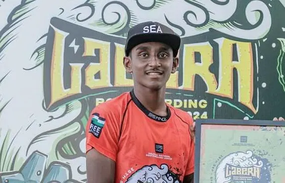 އަޒާން: ފުވައްމުލަކުގެ ރާޅުގަނޑުން ޗެމްޕިއަނެއް