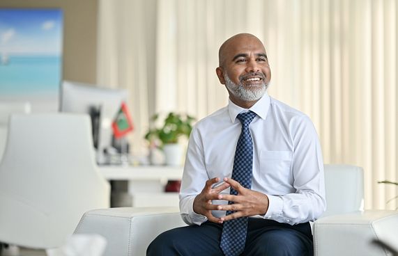 ސްކޫލު ހުޅުވޭއިރު ޓީޗަރުންނާއި ފޮތްތައް ހަމަވާނެ: މިނިސްޓަރު