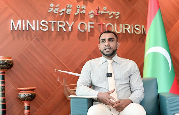 ޓޫރިޒަމް މިނިސްޓަރު ފައިސަލް މަގާމުން ވަކިކޮށްފި