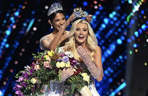 މިސް ޔުނިވާސްގެ ތާޖު ޑެންމާކުގެ ވިކްޓޯރިއާ އަށް