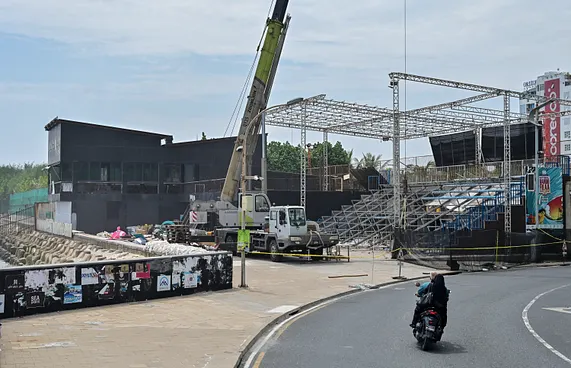 ސާފިން ސްޓޭޑިއަމް: ދަގަނޑު އޮނިގަނޑު ދޫކޮށް ކޮންކްރީޓަށް