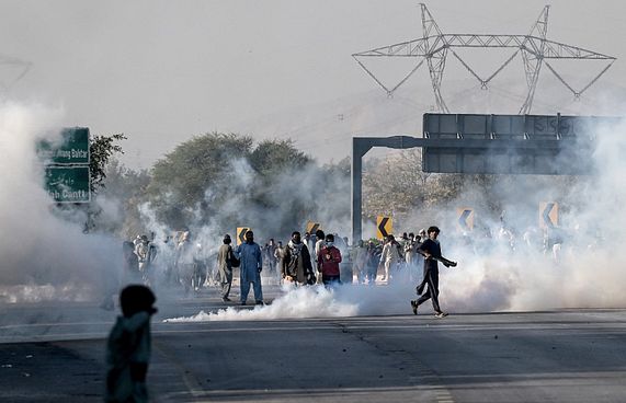 ޕާކިސްތާނުގެ މުޒާހަރާތަކުގައި ބޮޑެތި ހަމަނުޖެހުން