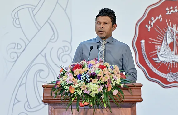 ފަންނީ ހުނަރު ދަސްކުރަން އިލްތިމާސް ކުރައްވައިފި