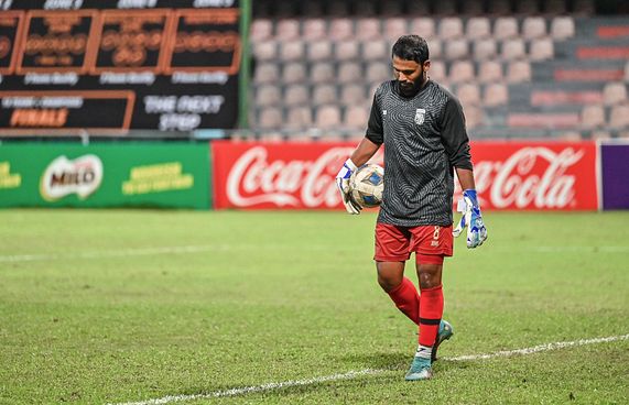 ކީޕަރުގެ އަންގި ލައްވައިގެން ރިލޭ ގޯލަށް