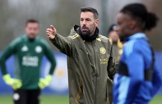 ޔުނައިޓެޑް ދޫކޮށްލަން ޖެހުމުން ދެރަވި: ނިސްޓެލްރޫއީ