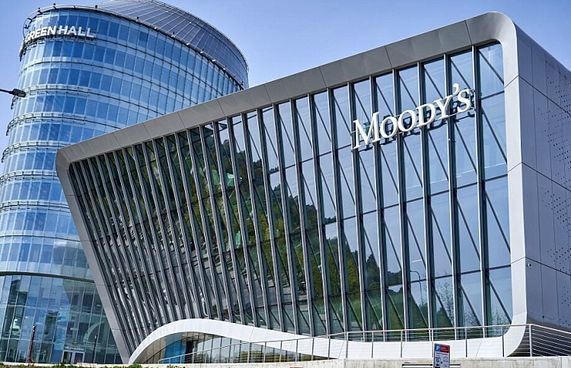 މޫޑީސް އިން ރާއްޖޭގެ ރޭޓިން ދަމަހައްޓައިފި