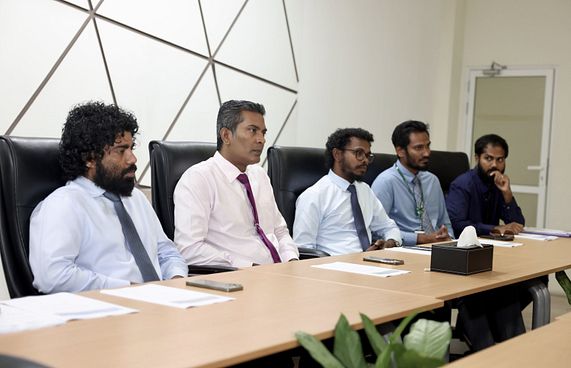 މުނިސިޕަލްހިދުމަތް ފަށަން، ވިޔަފާރި ބިންތައް ދޭން ދަތި