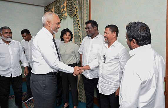 "މަސައްކަތްތެރިންގެ އަޑުއެހުމުގައި ދެމިތިބޭނަން"