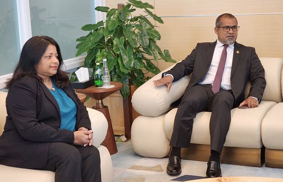 ރަސްމީ ދަތުރެއްގައި ފޮރިން މިނިސްޓަރު އޮމާނަށް