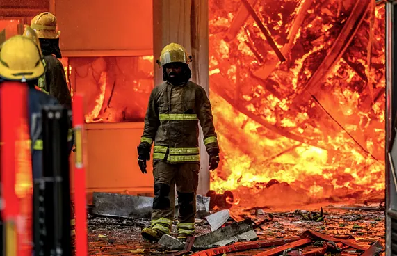 އީޕީއޭގެ ހިދުމަތްތައް ވެސް މެދުކަނޑާލަން ޖެހިއްޖެ