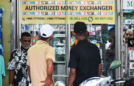 މަނީ ޗޭންޖަރުންނަށް އެދި 98 ފަރާތެއް،ޕްރޮސެސް ކުރަނީ