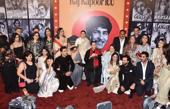 ރާޖް ކަޕޫރަށް 100؛ ކަޕޫރް އާއިލާ އެއްތަނަކަށް!