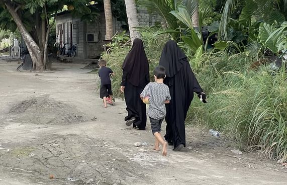 ވިސާނެތި ރާއްޖޭގައި އުޅޭ ފްރާންސްގެ އާއިލާ ފުރުވާލަނީ