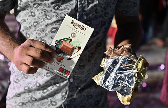 ރެވެލޯ ޗޮކްލެޓުގެ ރަހަ ތަޖުރިބާކޮށްލުމުގެ ފުރުސަތު