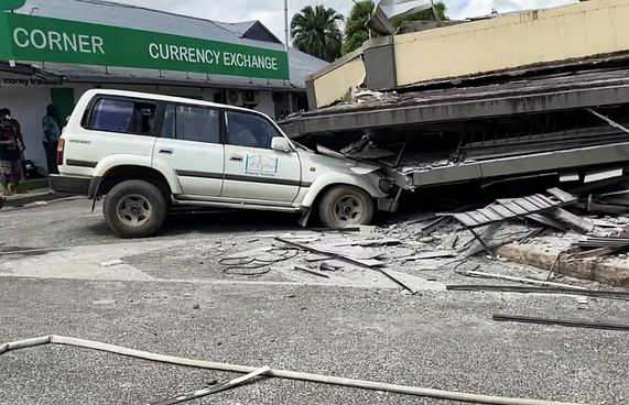 ބާރުގަދަ ބިންހެލުމެއްގައި ވަނުއަޓޫ ފުނޑިއްޖެ