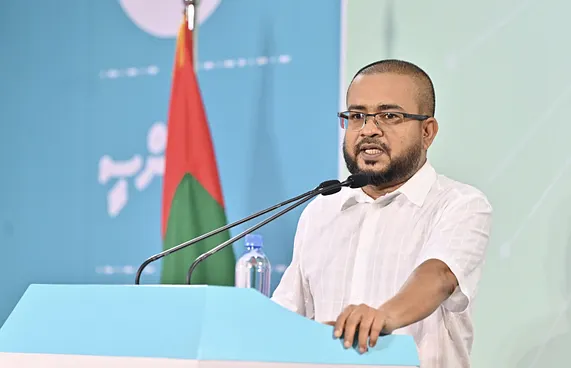 ޓޫރިޒަމްގެ ސްޓޭޓް މިނިސްޓަރު ނިހާދު ސަސްޕެންޑްކޮށްފި