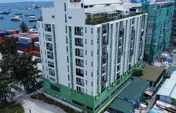 ހާލުގައި ޖެހުނީ އިންޑިއާގެ ރެނާޓަސްގެ ލޭބަރުން!