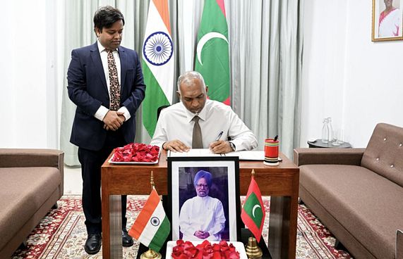 މަންމޯހަންގެ ތައުޒިޔާގެ ދަފްތަރުގައި ރައީސް ސޮއިކޮށްފި