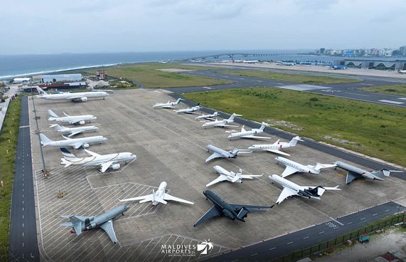 ފްލައިޓެއްގައި ހަމަނުޖެހުން ހިންގި ދިވެއްސަކު ހައްޔަރުކޮށްފި