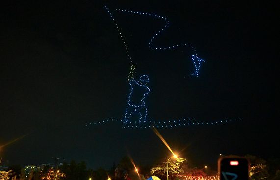 އާ އަހަރު ފެށުން ފާހަގަކުރަނީ ޕައިރޯ ޑްރޯން ޝޯއަކުން