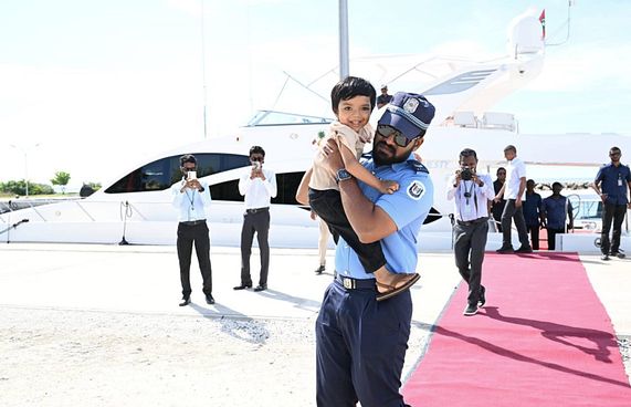 ދިއްކޮށްލި ނޯޓުކޮޅުން ބައްޕައާ ބައްދަލުކުރުމުގެ ފުރުސަތު