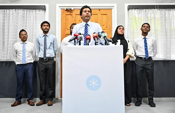 އިންތިހާބުގައި ޑިމޮކްރެޓްސްގެ ފަރާތުން ވެސް ވާދަކުރަނީ