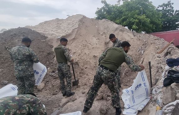 މާލޭގައި 3،500އަށް ވުރެ ގިނަ ވެލި ބަސްތާ ޖަހައިފި