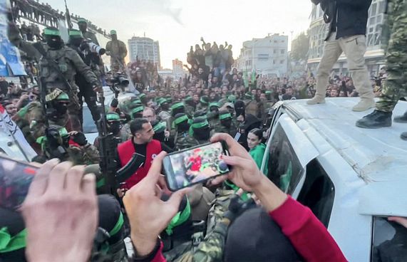 ޣައްޒާ އެއްބަސްވުމަށް އަމަލުކުރަން ފަށައިފި