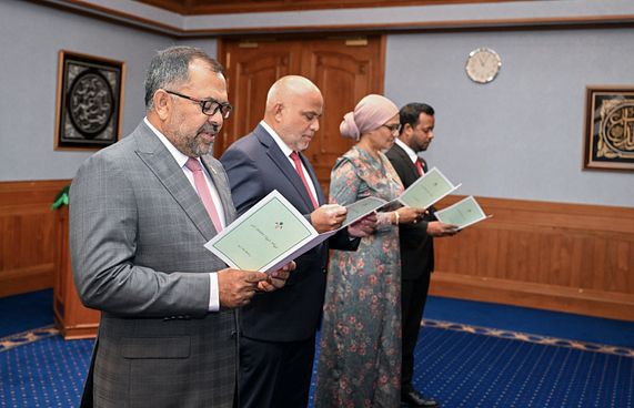 ކެބިނެޓަށް ގެނައި ބަދަލަށް މަޖިލީހުން ރުހުން ދީފި