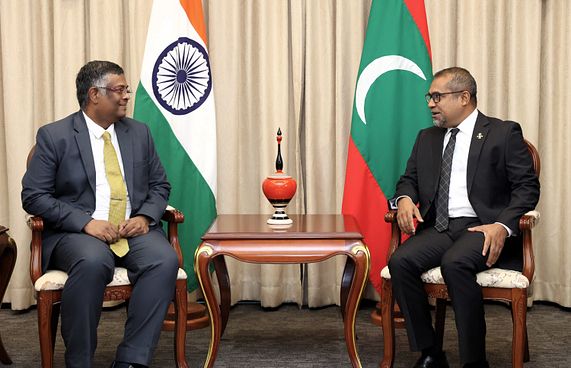 ގުޅުން ރަނގަޅުކުރަން އިންޑިއާ ސަފީރާއެކު މަޝްވަރާކޮށްފި