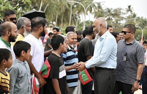 ރައީސަށް ދިން ނޯޓުގައި ކުއްޖަކު އެދުނީ ޕާކެއް އަޅަން